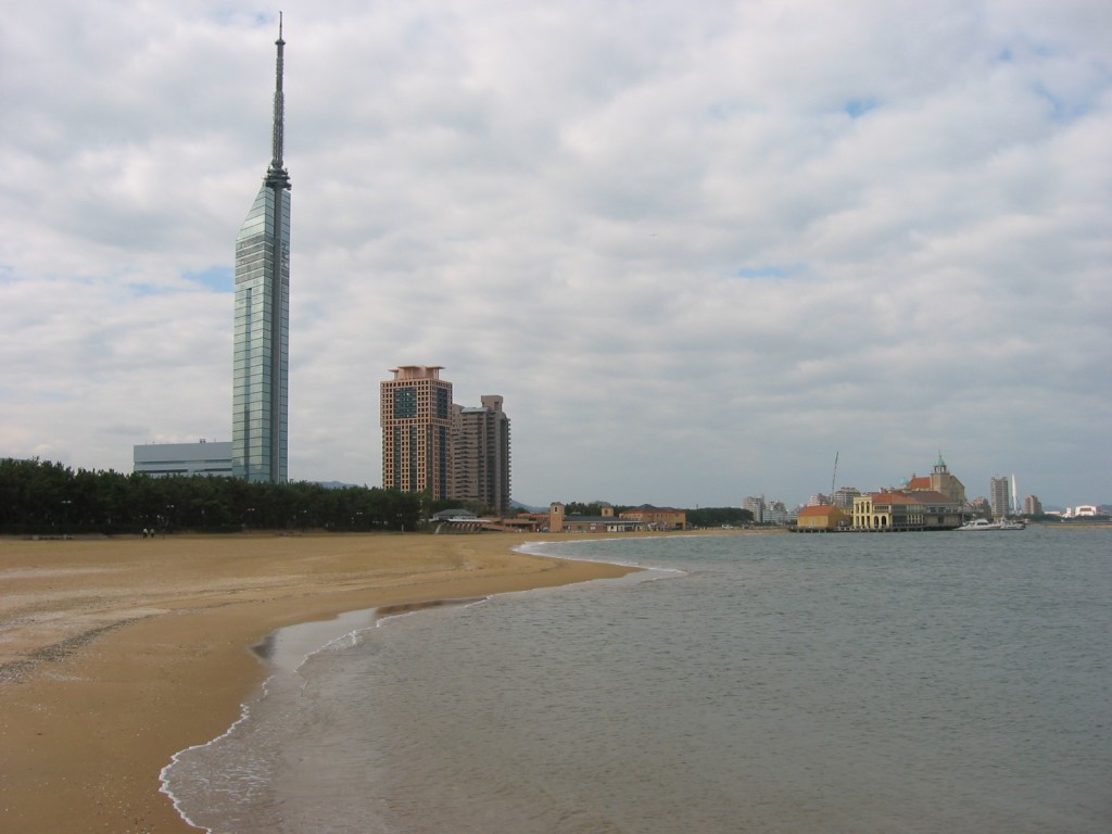 Fukuoka_Tower_October_2004